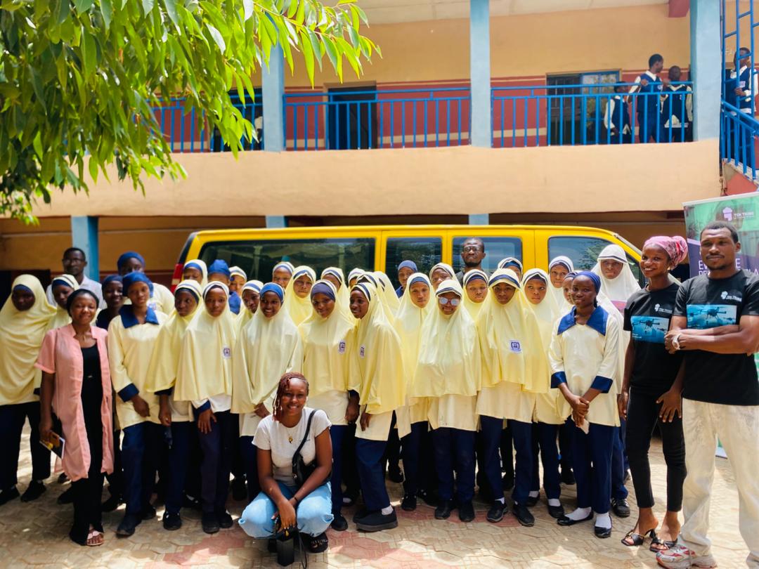 Students and TekTribe team at Kings and Queens School